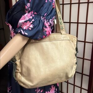 Velez Leather Shoulder Bag‎